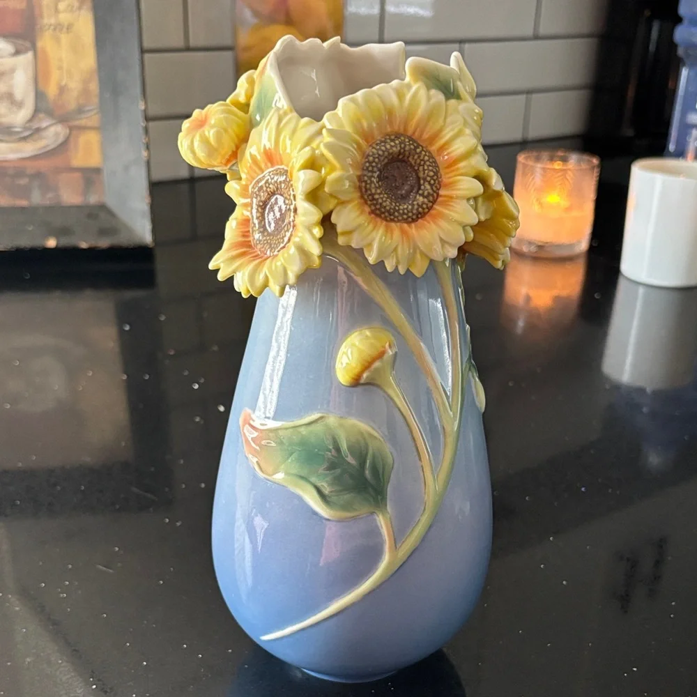 Stunning Sunflower Ceramic Vase - Picture 1 of 6